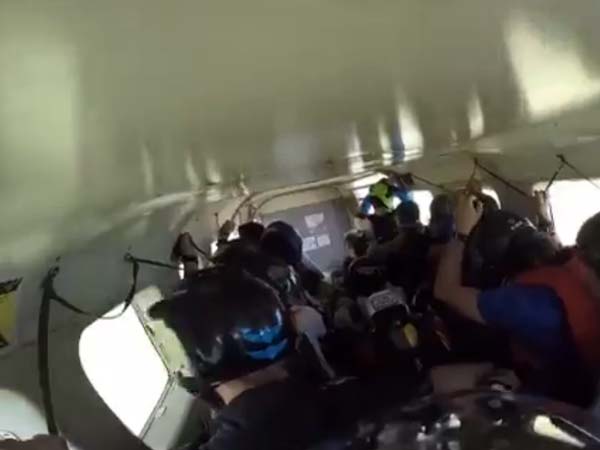 വിമാനം തകരുന്നതിന് മുൻപായി ക്യാമറയിൽ പതിഞ്ഞ ഞെട്ടിക്കുന്ന ദൃശ്യങ്ങൾ