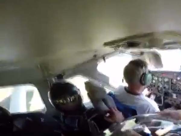 വിമാനം തകരുന്നതിന് മുൻപായി ക്യാമറയിൽ പതിഞ്ഞ ഞെട്ടിക്കുന്ന ദൃശ്യങ്ങൾ