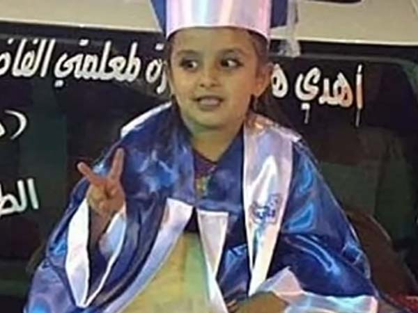 ടീച്ചർക്ക് നഴ്സറി കുട്ടിയുടെ വക ബെൻസ് കാർ, എന്തൊരു ഭാഗ്യം!