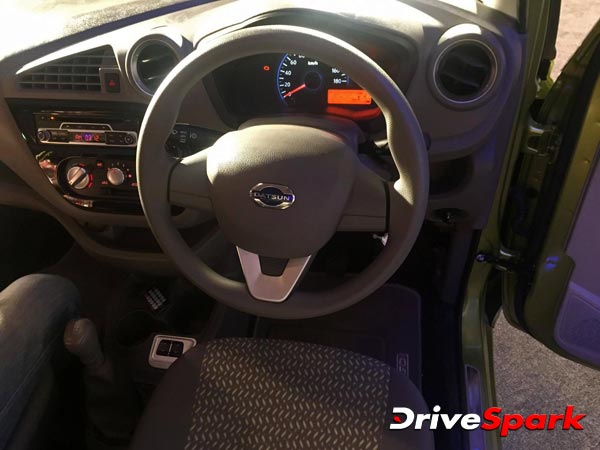 അതിശയിപ്പിക്കുന്ന വിലയ്ക്ക് ഡാറ്റ്സൻ റെഡി-ഗോ വിപണിയിൽ