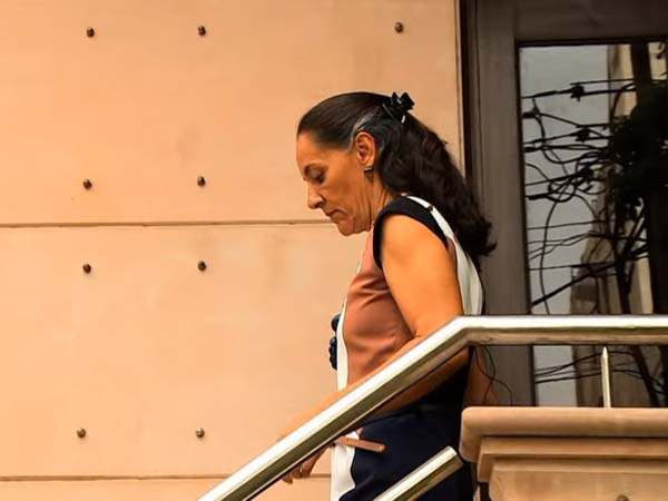 ഓട്ടോയിൽ സഞ്ചരിക്കുന്ന മെക്സിക്കൻ അംബാസിഡർ ഇന്ത്യക്കൊരു മാതൃക