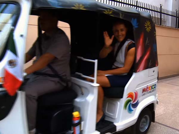 ഓട്ടോയിൽ സഞ്ചരിക്കുന്ന മെക്സിക്കൻ അംബാസിഡർ ഇന്ത്യക്കൊരു മാതൃക