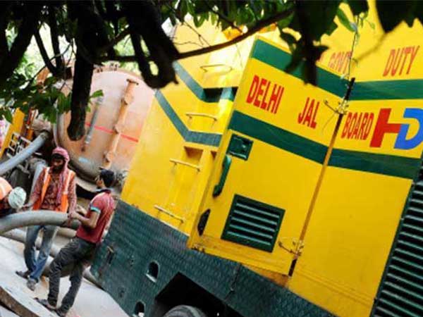 ഗതാഗതം മെച്ചപ്പെടുത്താൻ ദില്ലിയിൽ സീപ്ലെയിൻ, കേരളത്തിലേക്കെന്ന്?