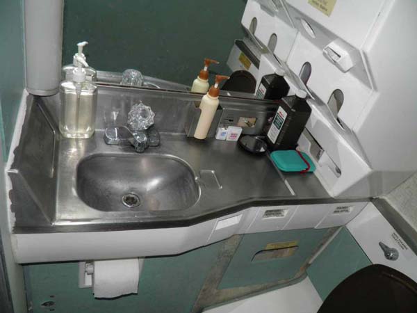 ബോയിംഗ് വിമാനത്തെ വീടാക്കി മാറ്റി അമേരിക്കക്കാരൻ