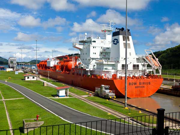 ആധുനിക എഞ്ചിനിയറിങിനെ അമ്പരിപ്പിക്കുന്ന പനാമ കനാൽ അത്ഭുദം