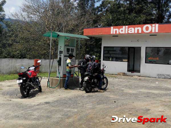 ഹെൽമെറ്റില്ലെങ്കിൽ ഇനി പെട്രോളും ഇല്ല കേരളത്തിൽ...