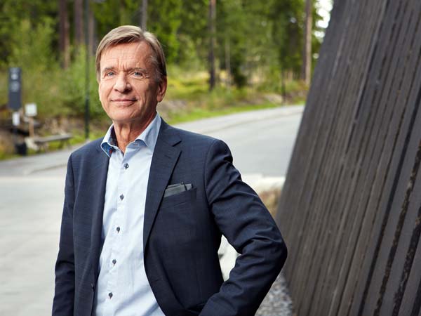 നടുക്കടലിൽ ഇ‍ഞ്ചോടിഞ്ച് പോരടിക്കാൻ കപ്പലോട്ടം!!!