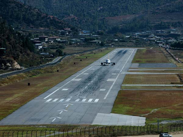 യോഗ്യതനേടിയ 8പൈലറ്റുമാർ മാത്രമിറങ്ങുന്ന അപകടമേറിയ ഈ വിമാനത്താവളമേത്?