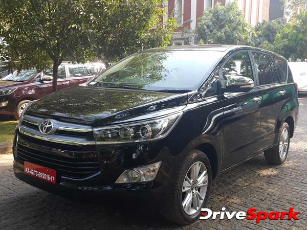 ഇന്നോവ ക്രിസ്റ്റയ്ക്ക് പെട്രോൾ വകഭേദം....