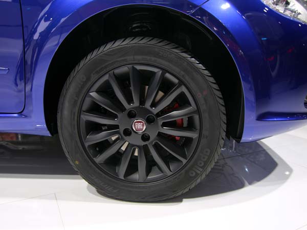 125പിഎസ് കരുത്തുള്ള ഫിയറ്റ് ലീനിയ വിപണിയിൽ