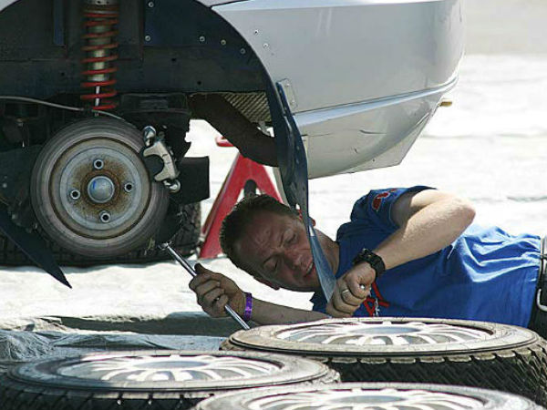 കാറിന്റെ സ്ഥിതി പരിശോധിക്കൽ