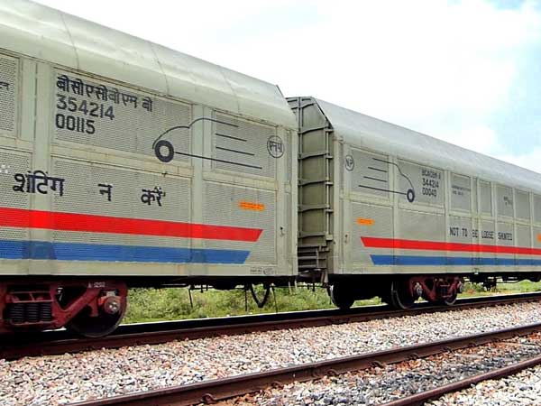 കാർനീക്കം വേഗത്തിലാക്കാൻ'ഓട്ടോ എക്സ്പ്രസു'മായി റെയിൽവെ