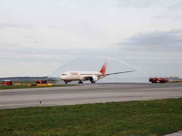 എയർ ഇന്ത്യയിൽ പറക്കൂ ട്രെയിൻ നിരക്കിൽ!!!