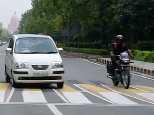 വേഗതയ്ക്ക് കടിഞ്ഞാൺ; ദില്ലി നിരത്തുകളിൽ ത്രിമാന ചിത്രങ്ങൾ