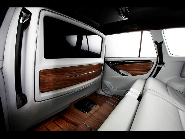 ക്രിസ്റ്റയെ ഇങ്ങനെയും കിടിലനാക്കാം!!!