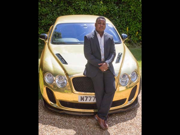 കഠിനപ്രയത്നത്തിലൂടെ സ്വന്തമാക്കിയ ബെന്റലിക്കൊപ്പം റോബോർട്ട്