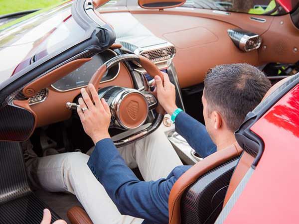 ലോകത്തിലെ വേഗമേറിയ കാർ ആദ്യമായി അമേരിക്കയിൽ; ഉടമയോ ഇന്ത്യക്കാരൻ!!