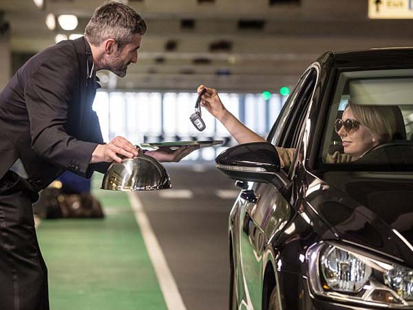 അതിശയിക്കേണ്ട കാറുകൾക്കുമിനി സുഖിക്കാം 5 സ്റ്റാർ ഹോട്ടലുകളിൽ