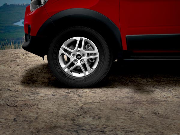  മഹീന്ദ്ര നൂവോസ്പോർടിന് 57,000രൂപയുടെ കിടിലൻ ഓഫർ!!