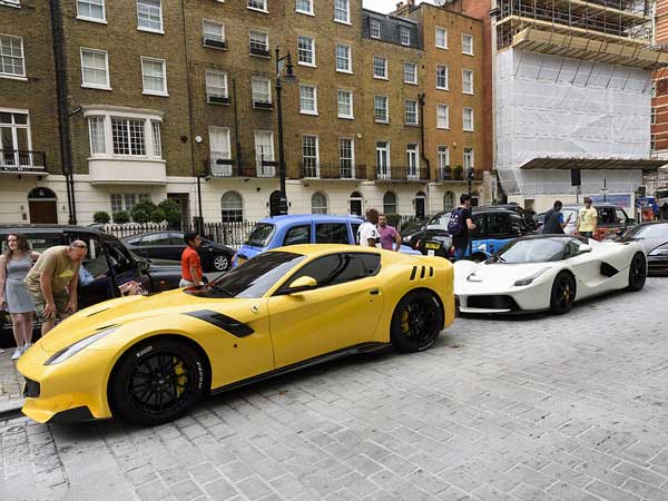 ലണ്ടൻ സായിപ്പുമാരെ നോക്കുകുത്തികളാക്കി അറബിനാട്ടിൽ നിന്നും സൂപ്പർകാറുകൾ