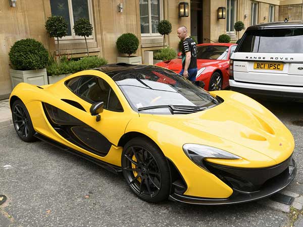 ലണ്ടൻ സായിപ്പുമാരെ നോക്കുകുത്തികളാക്കി അറബിനാട്ടിൽ നിന്നും സൂപ്പർകാറുകൾ