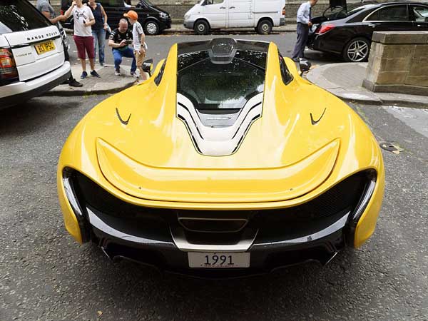 ലണ്ടൻ സായിപ്പുമാരെ നോക്കുകുത്തികളാക്കി അറബിനാട്ടിൽ നിന്നും സൂപ്പർകാറുകൾ