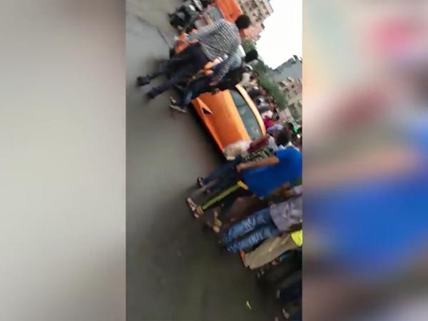 സ്ത്രീകൾ സൂപ്പർകാർ ഓടിച്ചാൽ ഇതായിരിക്കുമോ അവസ്ഥ?