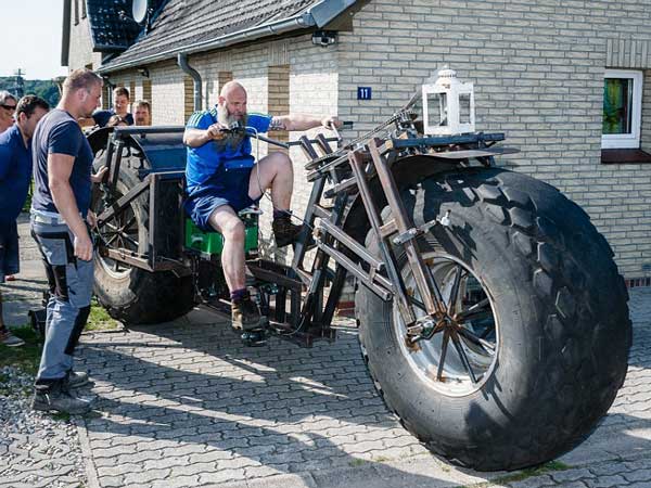 ഒരു ടൺ ഭാരമുള്ള സൈക്കിളുമുണ്ട് ലോകത്തിൽ; ദാ കണ്ടോളോ!!