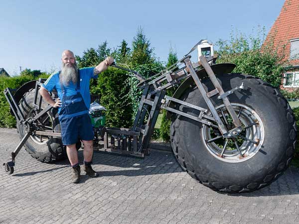 ഒരു ടൺ ഭാരമുള്ള സൈക്കിളുമുണ്ട് ലോകത്തിൽ; ദാ കണ്ടോളോ!!