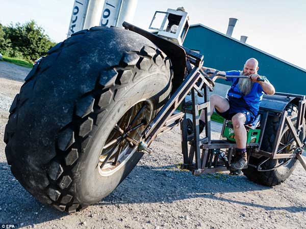 ഒരു ടൺ ഭാരമുള്ള സൈക്കിളുമുണ്ട് ലോകത്തിൽ; ദാ കണ്ടോളോ!!