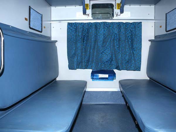 അത്യാധുനിക സംവിധാനങ്ങളും ഏസി കോച്ചുകളും മാത്രമായി ഹംസഫർ പാളത്തിലേക്ക്....