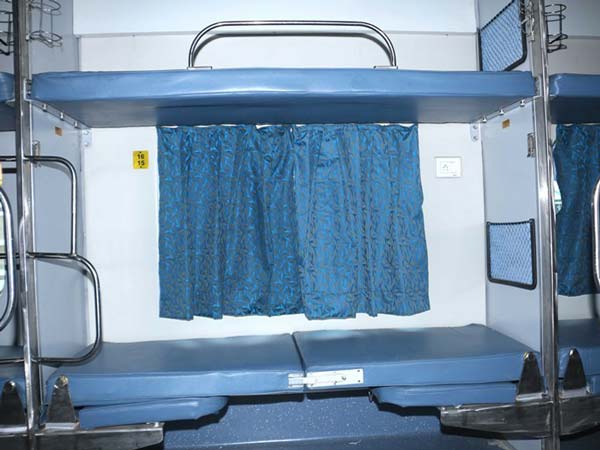 അത്യാധുനിക സംവിധാനങ്ങളും ഏസി കോച്ചുകളും മാത്രമായി ഹംസഫർ പാളത്തിലേക്ക്....