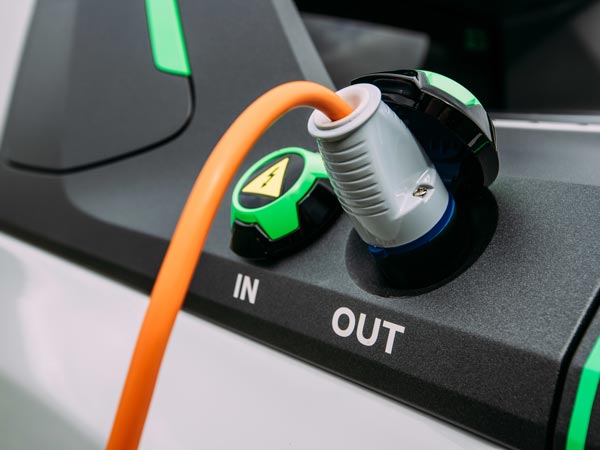 അത്യാഹിത ഘട്ടത്തിൽ രക്ഷയ്ക്കായി നിസ്സാൻ'നവാറ'!!