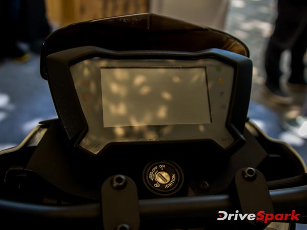 ഇന്ത്യയിലെ ആദ്യ ഇലക്ട്രിക് ബൈക്കിന് വൻ വരവേല്പ്; 24 മണിക്കൂറിൽ 1000 ബുക്കിംഗ്!!