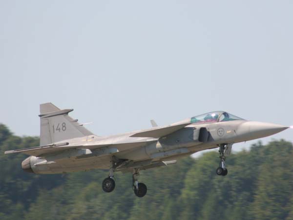 മോദി ഇഫക്ട്: ഇന്ത്യുമായി യുദ്ധവിമാന കരാറുകൾക്കായി ലോക രാഷ്ട്രങ്ങളുടെ മത്സരം