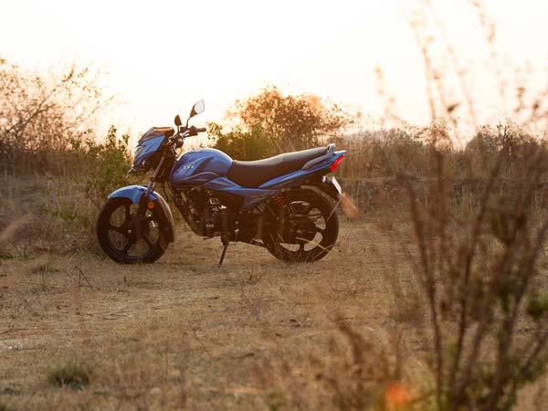 ഹീറോ, ഹോണ്ട ബൈക്കുകളെ നിലംപരിശാക്കി വിക്ടർ കുതിക്കുന്നു!!