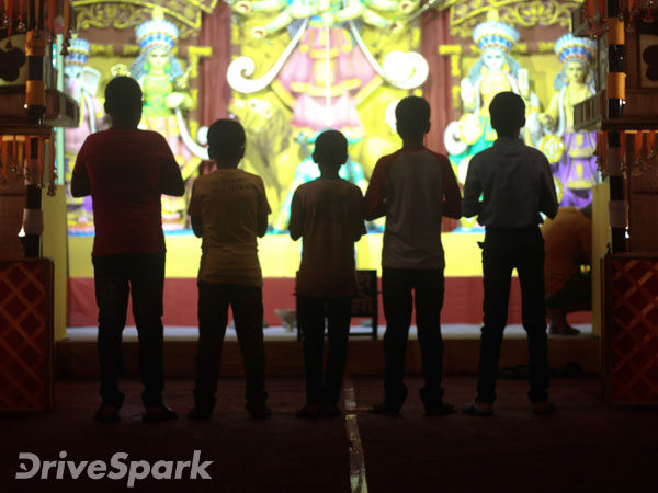 കൊൽക്കത്തിയിൽ ദുർഗാപൂജയ്ക്ക് മാറ്റുരച്ച് ടിവിഎസ് വിഗോ