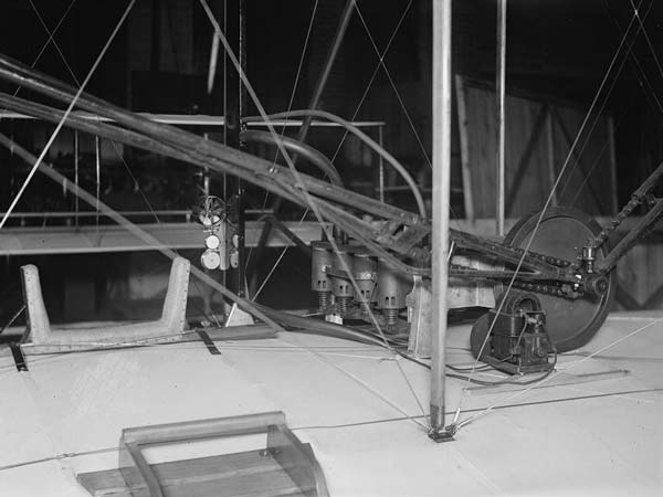 ആദ്യവിമാനം നിർമിച്ചത് റൈറ്റ് സഹോദരന്മാരല്ല മറിച്ച് ഇന്ത്യൻ പണ്ഢിതൻ; ചരിത്രം വളച്ചൊടിച്ചത് വെള്ളക്കാർ!!