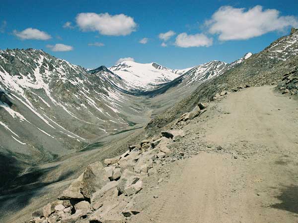 8.ഖാര്‍ദൂംഗ് ലാ പാസ്