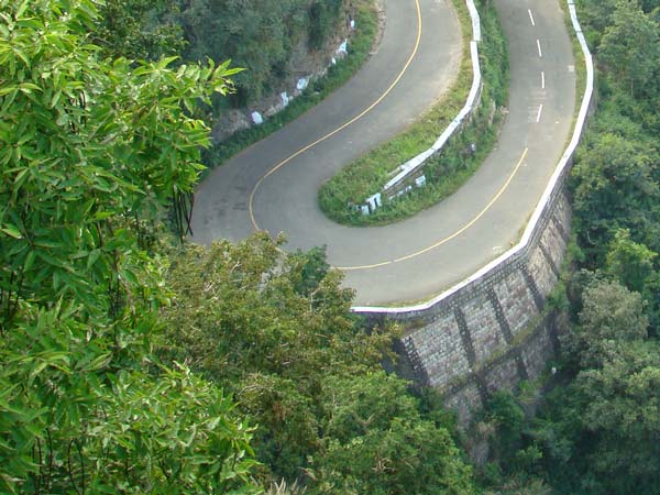 13.വാല്‍പ്പാറ-തിരുപ്പതി ചുരം