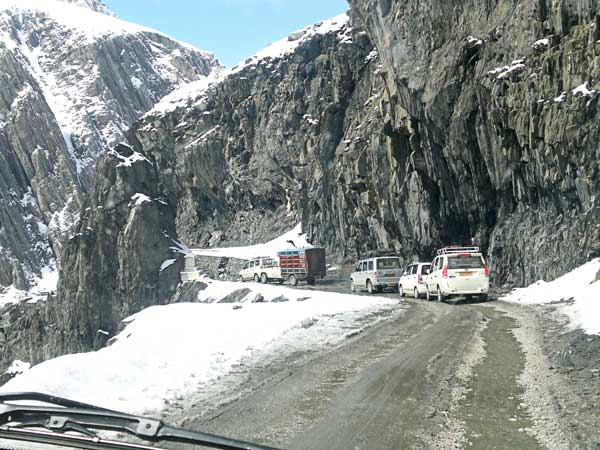 ഈ യാത്രയിൽ ഒരു തിരിച്ചുവരവില്ല; ചെകുത്താന്റെ മടയിലേക്കുള്ള 16 ഇന്ത്യൻ റോഡുകൾ
