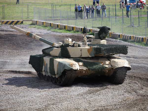 രാത്രിക്കാലങ്ങളിലെ പാക് നീക്കം അതിയിനി അസംഭവ്യം; ഭീകർക്കെതിരെ തീതുപ്പാൻ അപകടകാരികളായ യുദ്ധടാങ്കുകളുമായി ഇന്ത്യ