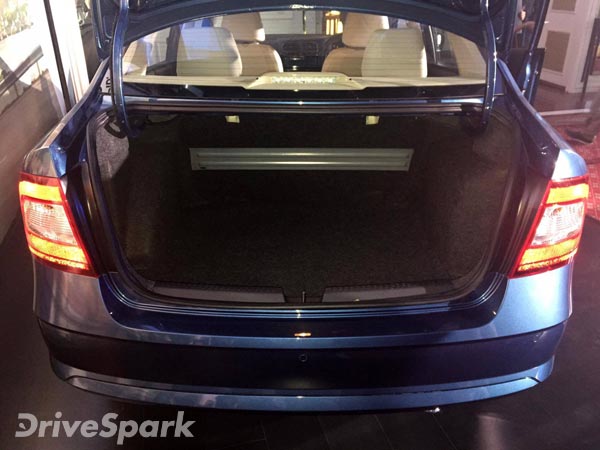 നവീകരിച്ച റാപ്പിഡുമായി സ്കോഡ എത്തി നവീകരിച്ച റാപ്പിഡുമായി സ്കോഡ എത്തി