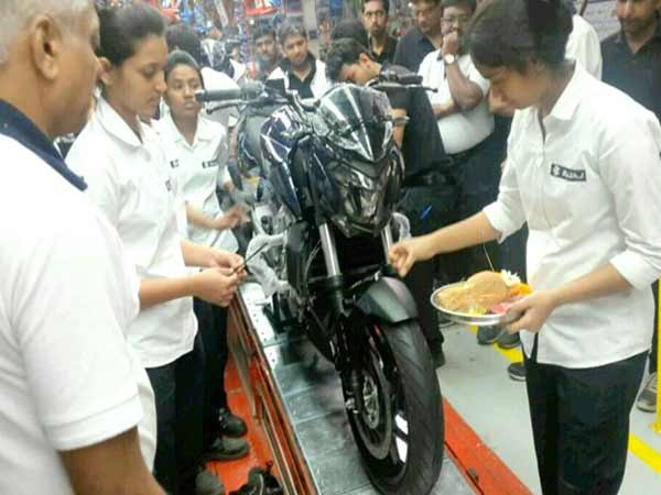 കരുത്തുറ്റ 400സിസി ബൈക്കുമായി ബജാജ് വിപണിയിലേക്ക്...