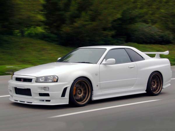 ഇന്ത്യയിലെന്തുകൊണ്ട് റോഡിന്റെ ഇടതുചേർന്ന് മാത്രം വണ്ടിയോടിക്കുന്നു; നിങ്ങൾക്കറിയോ ആ ചരിത്ര ബന്ധം?