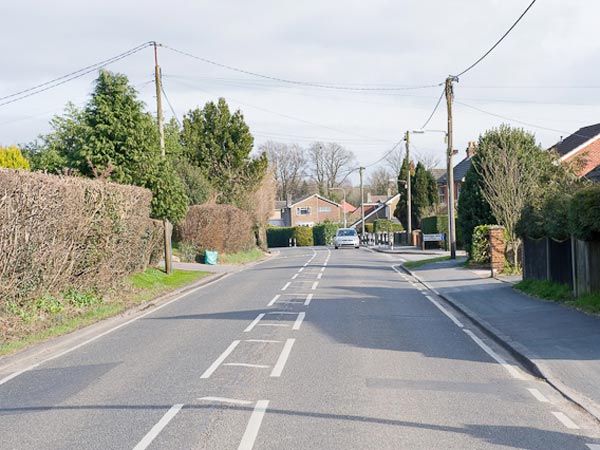 ഇന്ത്യയിലെന്തുകൊണ്ട് റോഡിന്റെ ഇടതുചേർന്ന് മാത്രം വണ്ടിയോടിക്കുന്നു; നിങ്ങൾക്കറിയോ ആ ചരിത്ര ബന്ധം?