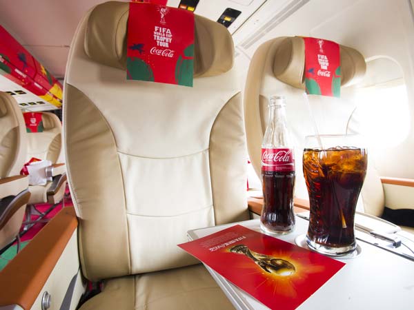 ഡയറ്റ് കോള ഗ്ലാസിലൊഴിക്കാൻ ബുദ്ധിമുട്ടാണോ?