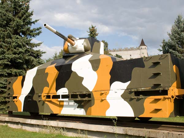 ലോകമഹായുദ്ധക്കാലത്ത് ലോകത്തെ വിറപ്പിച്ചവയാണ് ഈ യുദ്ധട്രെയിനുകൾ; ഇന്നവയൊരു തിരുശേഷിപ്പ് മാത്രം!!!