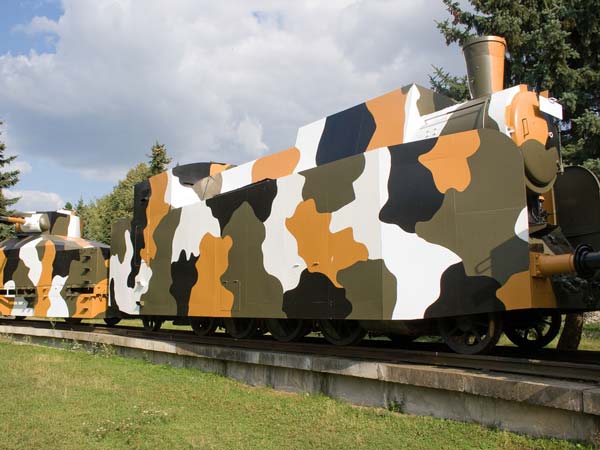 ലോകമഹായുദ്ധക്കാലത്ത് ലോകത്തെ വിറപ്പിച്ചവയാണ് ഈ യുദ്ധട്രെയിനുകൾ; ഇന്നവയൊരു തിരുശേഷിപ്പ് മാത്രം!!!