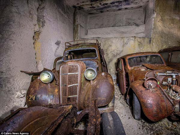 ഹിറ്റ്ലറിന്റെ കറുത്ത മുഖം വെളിച്ചത്തായി; 70 വർഷം പഴക്കമുള്ള ഹിറ്റ്ലറിന്റെ രഹസ്യ കാർശേഖരം!!